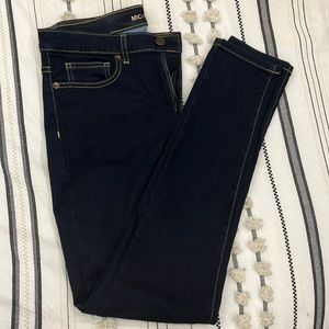 Woman’s skinny jeans